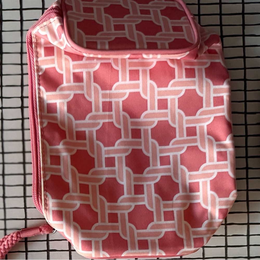 Elizabeth Arden NWT Pink and White Patterned cosmetic Bag with rope zip